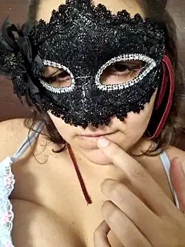 LOCA GIRL online show from November 11, 2025, 5:13 pm