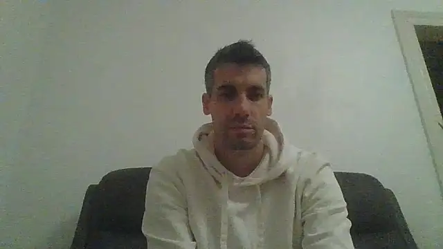 JulioIsHere4you online show from October 16, 2025, 5:58 pm