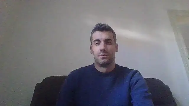 JulioIsHere4you online show from October 18, 2025, 10:27 am