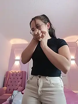 Snapshot of Bella_Sumers chatting on April 20, 2026, 7:04 pm Bella Sumers online show from April 20, 2026, 7:04 pm