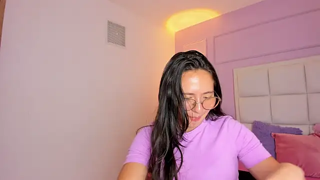 Snapshot of Bella_Sumers chatting on May 6, 2026, 7:08 pm Bella Sumers online show from May 6, 2026, 7:08 pm