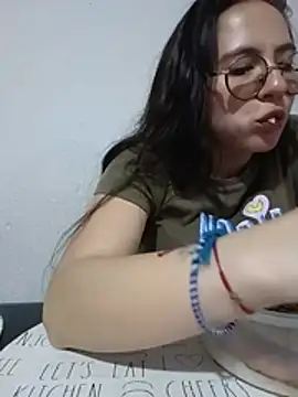 Snapshot of Bella_Sumers chatting on May 19, 2026, 6:14 pm Bella Sumers online show from May 19, 2026, 6:14 pm