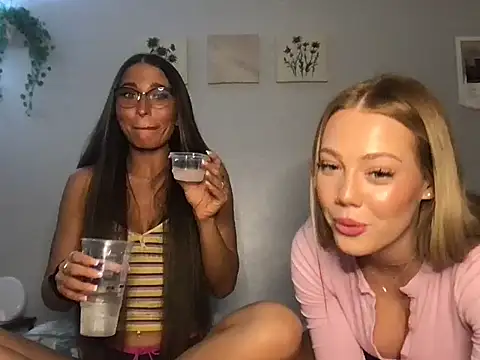 MichelleXClarice online show from October 15, 2025, 2:33 am