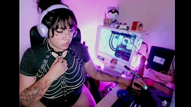 Snapshot of PinkDenial chatting on September 16, 2025, 1:28 am PinkDenial online show from September 16, 2025, 1:28 am