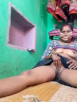 CUTE-004 online show from November 8, 2025, 10:04 am