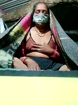 CUTE-004 online show from November 12, 2025, 4:51 pm