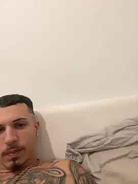 Snapshot of dolarboy17 chatting on November 19, 2025, 5:24 pm dolarboy17 online show from November 19, 2025, 5:24 pm