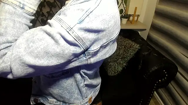 Snapshot of ASHLEY_QUALLEY chatting on October 31, 2025, 2:56 am ASHLEY QUALLEY online show from October 31, 2025, 2:56 am