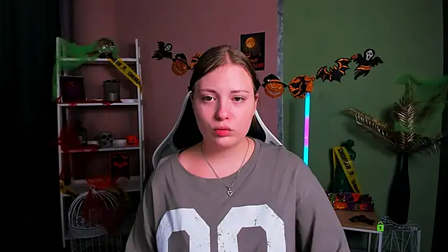 melani bumm online show from October 21, 2025, 5:52 am