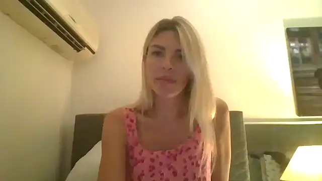 Snapshot of Liliwii1 chatting on October 30, 2025, 8:31 pm Liliwii1 online show from October 30, 2025, 8:31 pm