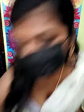 Snapshot of Divya_Spandhana_90 chatting on October 15, 2025, 5:35 pm Divya Spandhana 90 online show from October 15, 2025, 5:35 pm