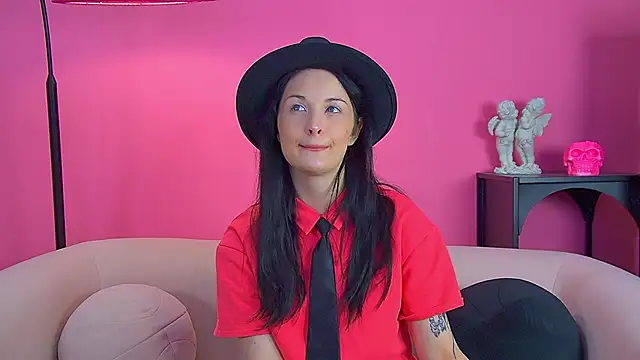 MollyMillsen online show from November 21, 2025, 6:17 pm