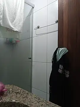 Snapshot of ApenasLys chatting on December 4, 2025, 11:35 pm ApenasLys online show from December 4, 2025, 11:35 pm