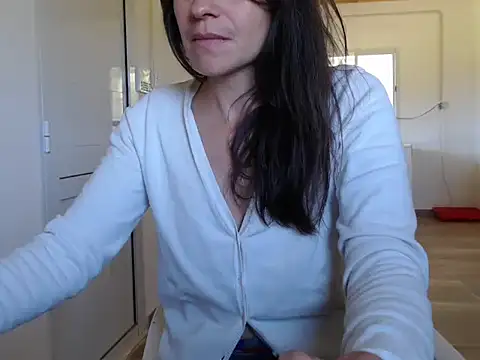 Snapshot of Missforever chatting on November 17, 2025, 4:24 pm Missforever online show from November 17, 2025, 4:24 pm