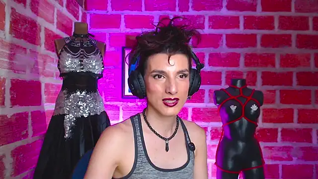 Moira-Hot online show from April 4, 2026, 10:40 pm