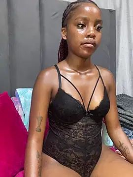 Littlebunny33 online show from April 15, 2026, 11:16 pm