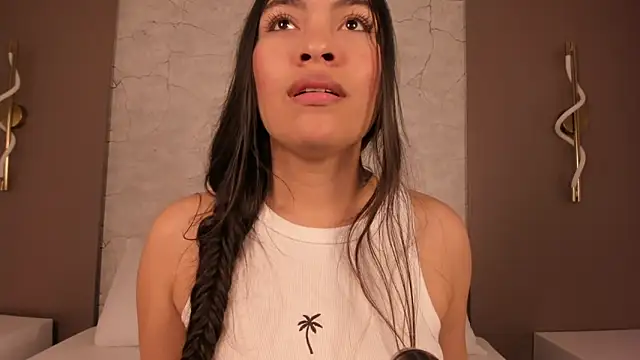 Snapshot of allie_bruce chatting on February 5, 2026, 3:22 am allie bruce online show from February 5, 2026, 3:22 am