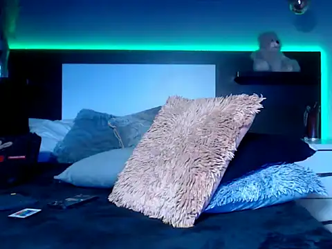 Snapshot of eriikjoness chatting on October 6, 2025, 10:40 pm eriikjoness online show from October 6, 2025, 10:40 pm