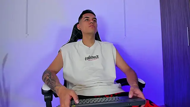 Snapshot of Nickyblazze_ chatting on September 16, 2025, 2:07 pm Nickyblazze online show from September 16, 2025, 2:07 pm