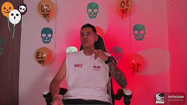 Snapshot of Nickyblazze_ chatting on October 31, 2025, 2:29 pm Nickyblazze online show from October 31, 2025, 2:29 pm