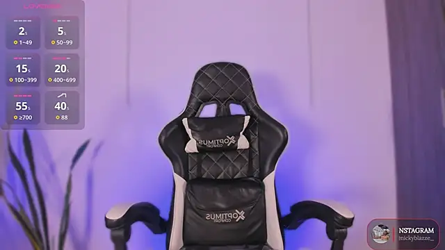 Snapshot of Nickyblazze_ chatting on November 9, 2025, 6:39 pm Nickyblazze online show from November 9, 2025, 6:39 pm