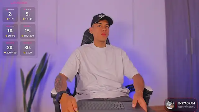 Snapshot of Nickyblazze_ chatting on November 18, 2025, 12:42 pm Nickyblazze online show from November 18, 2025, 12:42 pm