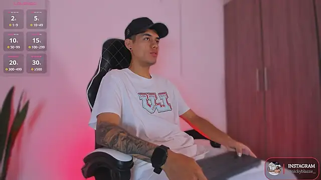 Snapshot of Nickyblazze_ chatting on November 29, 2025, 11:57 am Nickyblazze online show from November 29, 2025, 11:57 am