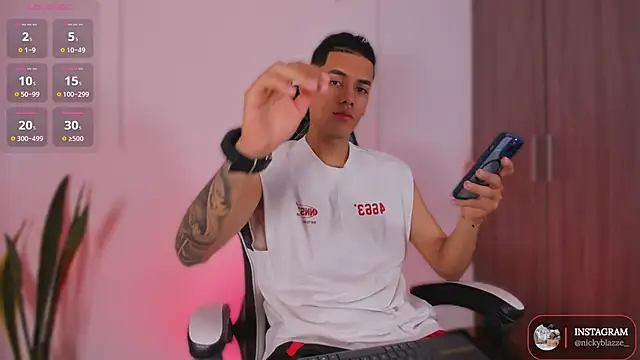 Snapshot of Nickyblazze_ chatting on December 2, 2025, 12:54 pm Nickyblazze online show from December 2, 2025, 12:54 pm