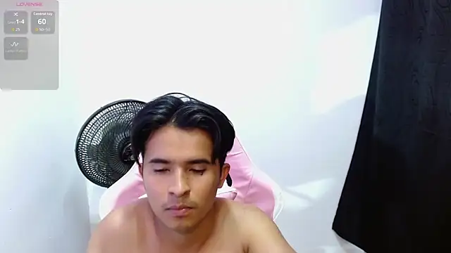 Snapshot of DayroDuran chatting on September 30, 2025, 8:25 pm DayroDuran online show from September 30, 2025, 8:25 pm