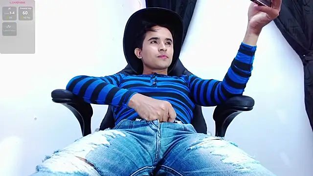 Snapshot of DayroDuran chatting on November 9, 2025, 7:56 pm DayroDuran online show from November 9, 2025, 7:56 pm