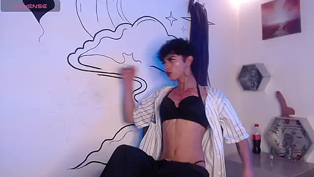 Trinity Knox online show from November 7, 2025, 4:07 pm