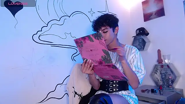 Trinity Knox online show from November 11, 2025, 4:40 pm