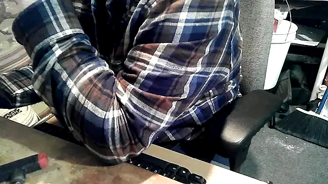 Snapshot of georgew62 chatting on February 15, 2026, 4:20 am georgew62 online show from February 15, 2026, 4:20 am