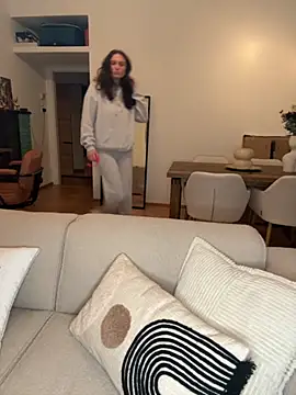 SophiiaStarr online show from October 18, 2025, 4:30 pm