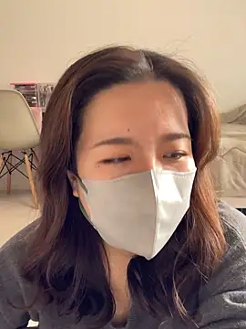 NATSUMI00 online show from November 11, 2025, 6:02 am