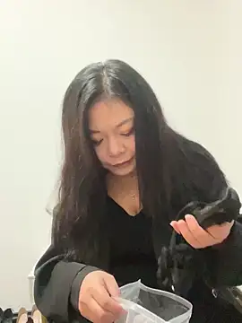 smgirls online show from November 6, 2025, 10:05 am