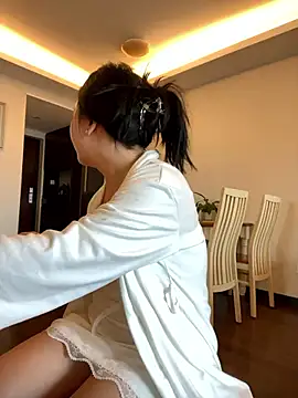 smgirls online show from November 11, 2025, 4:34 am