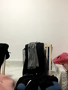 smgirls online show from November 11, 2025, 5:46 pm