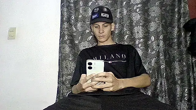 sam hottt online show from September 30, 2025, 4:50 am