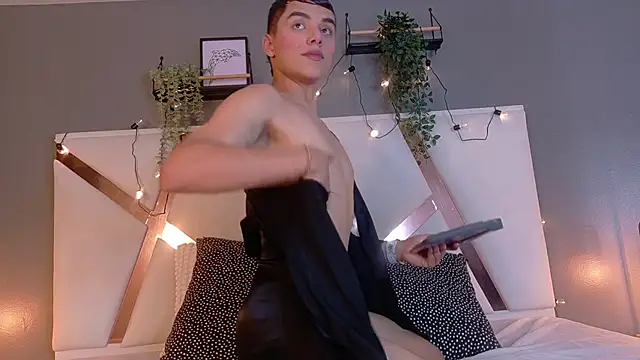 Snapshot of AAronBaker_ chatting on October 8, 2025, 7:33 pm AAronBaker online show from October 8, 2025, 7:33 pm