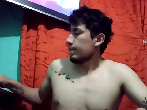 Snapshot of True_Di chatting on October 21, 2025, 2:01 am True Di online show from October 21, 2025, 2:01 am