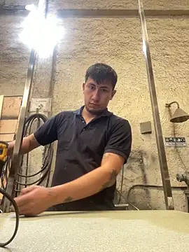 Snapshot of True_Di chatting on December 22, 2025, 3:42 pm True Di online show from December 22, 2025, 3:42 pm