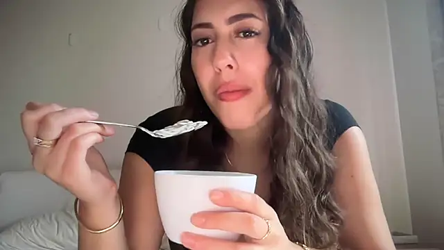 Snapshot of sieeena chatting on March 4, 2026, 8:59 pm sieeena online show from March 4, 2026, 8:59 pm