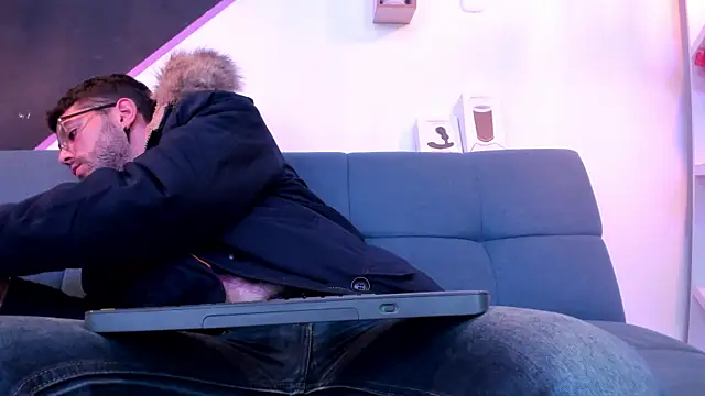 DanteWinter online show from October 4, 2025, 3:37 am