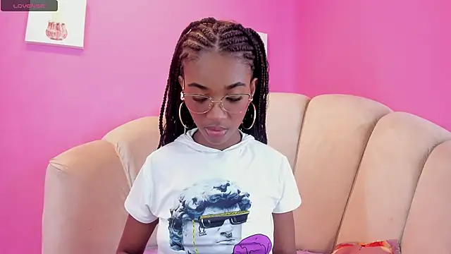 MarianRosse online show from September 28, 2025, 8:25 pm