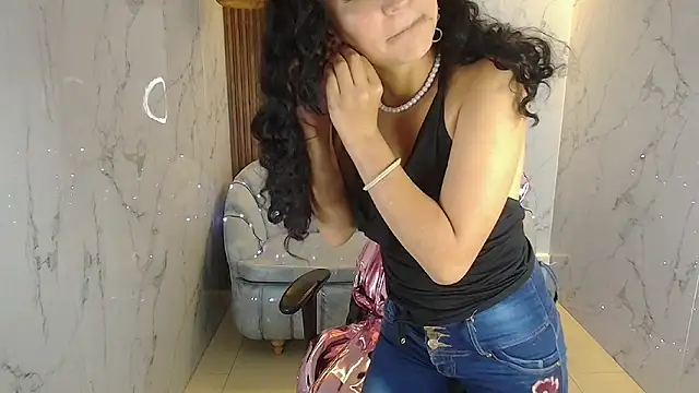 bella vibess s online show from December 17, 2025, 8:15 pm