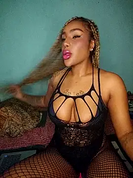 Snapshot of Queen_Amara chatting on October 23, 2025, 2:55 am Queen Amara online show from October 23, 2025, 2:55 am