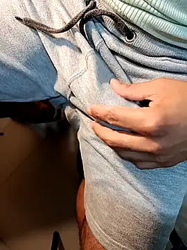 Gallo001 online show from November 29, 2025, 11:24 am