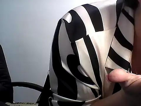 EllaLove2277 online show from November 2, 2025, 9:44 am