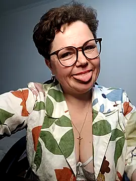 EllaLove2277 online show from April 18, 2026, 7:07 pm